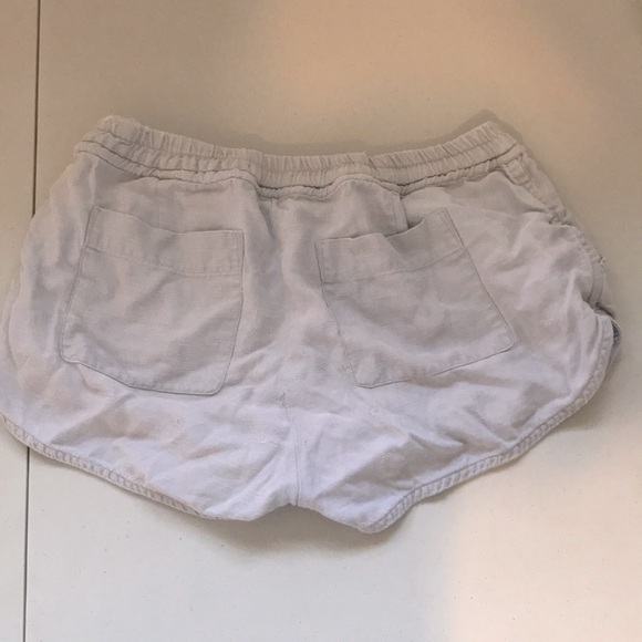 Aritzia Community Habitus Short linen blend Distressed size small light gray - Picture 5 of 13